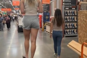 不是AI？据说一位究极肌肉女巨人 2米26 160公斤